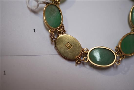 A Chinese gold and cabochon jadeite bracelet, 6.5in.